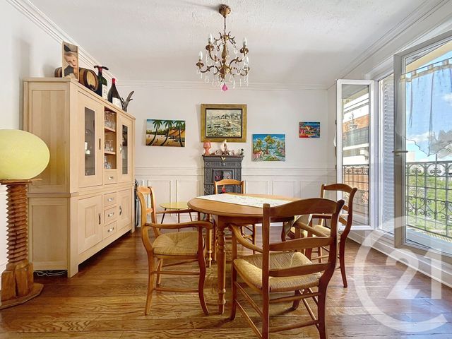 Afficher la photo en grand Appartement F4 à vendre - 4 pièces - 82.85 m2 - PARIS - 75018 - ILE-DE-FRANCE - Century 21 Joffrin Immobilier