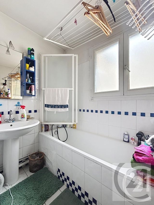 Afficher la photo en grand Appartement F3 à vendre - 3 pièces - 73.15 m2 - PARIS - 75018 - ILE-DE-FRANCE - Century 21 Joffrin Immobilier