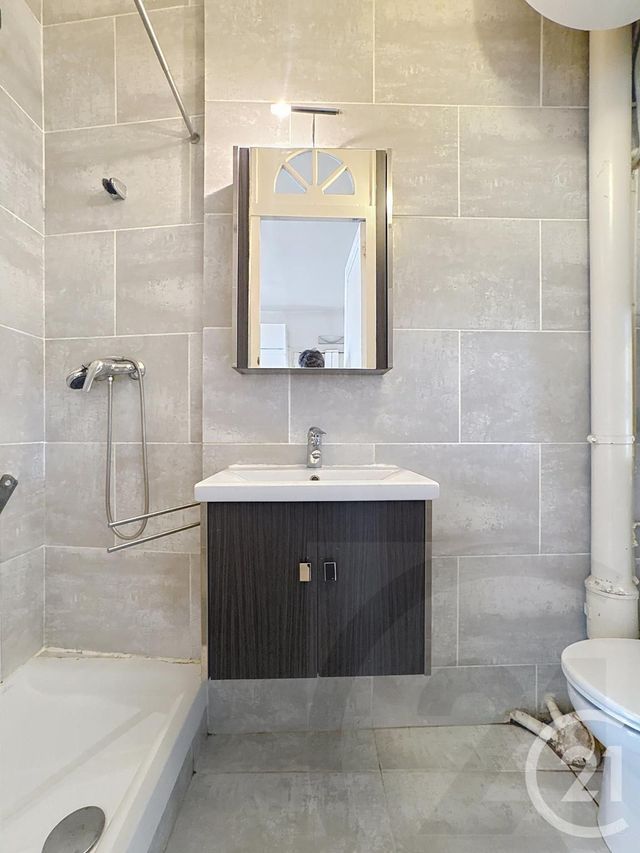 Afficher la photo en grand Appartement F4 à vendre - 4 pièces - 57.61 m2 - PARIS - 75018 - ILE-DE-FRANCE - Century 21 Joffrin Immobilier