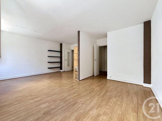 Appartement T4 à vendre - 4 pièces - 75.0 m2 - PARIS - 75018 - ILE-DE-FRANCE - Century 21 Joffrin Immobilier