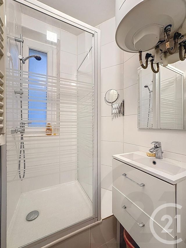 Appartement F2 à vendre - 2 pièces - 30.1 m2 - PARIS - 75018 - ILE-DE-FRANCE - Century 21 Joffrin Immobilier