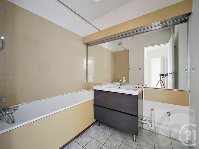 Appartement F2 à vendre - 2 pièces - 55.08 m2 - PARIS - 75018 - ILE-DE-FRANCE - Century 21 Joffrin Immobilier
