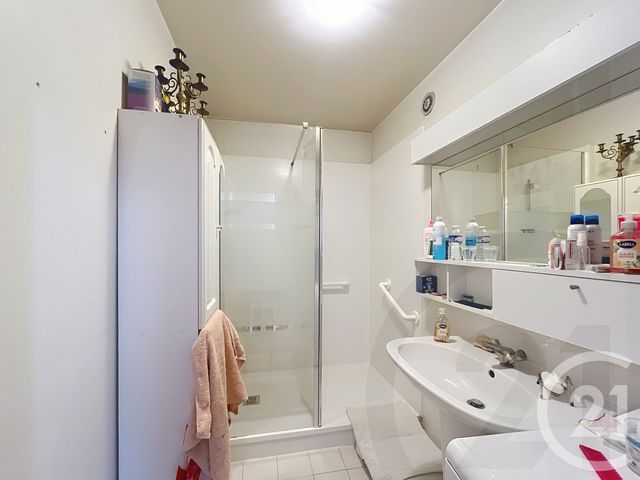 Appartement F2 à vendre - 2 pièces - 49.25 m2 - PARIS - 75018 - ILE-DE-FRANCE - Century 21 Joffrin Immobilier