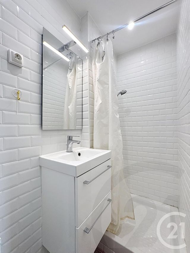 Appartement F2 à vendre - 2 pièces - 34.0 m2 - PARIS - 75018 - ILE-DE-FRANCE - Century 21 Joffrin Immobilier