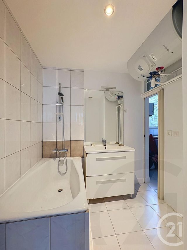 Appartement F2 à vendre - 2 pièces - 40.0 m2 - PARIS - 75018 - ILE-DE-FRANCE - Century 21 Joffrin Immobilier