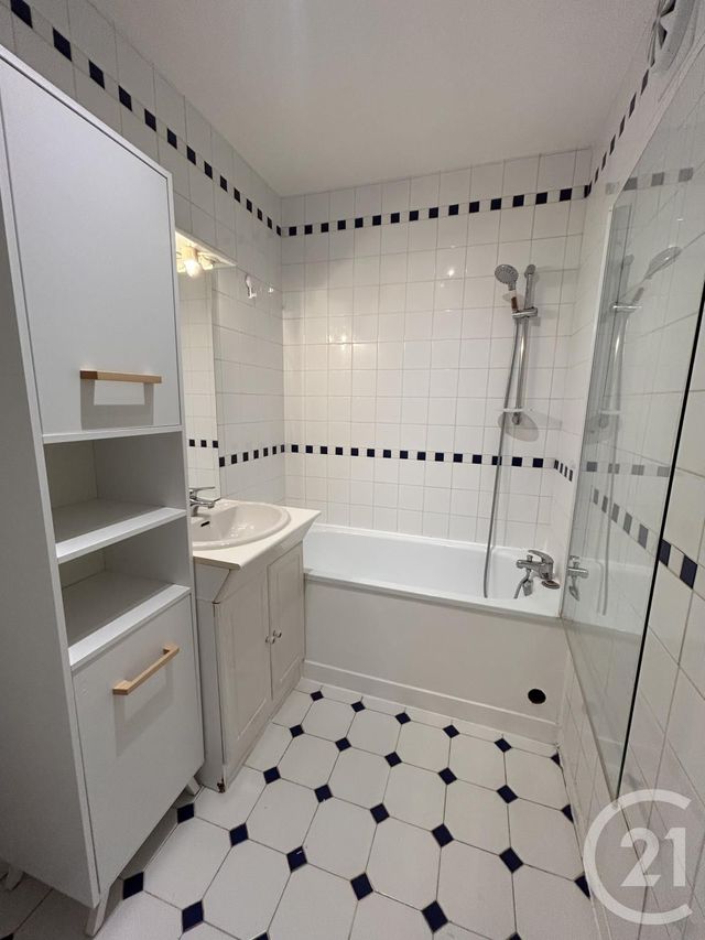 Appartement T2 à louer - 2 pièces - 56.51 m2 - PARIS - 75018 - ILE-DE-FRANCE - Century 21 Joffrin Immobilier