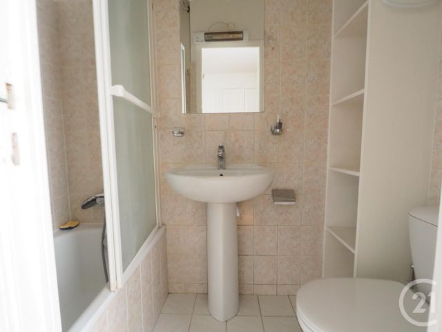 Appartement F2 à louer - 2 pièces - 38.0 m2 - PARIS - 75018 - ILE-DE-FRANCE - Century 21 Joffrin Immobilier