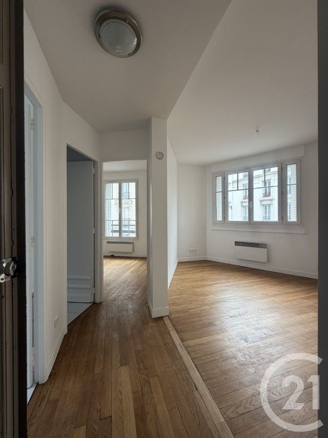 Appartement F2 à vendre - 2 pièces - 44.0 m2 - PARIS - 75018 - ILE-DE-FRANCE - Century 21 Joffrin Immobilier