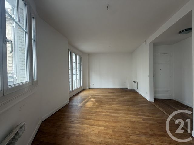 Appartement F2 à vendre - 2 pièces - 44.0 m2 - PARIS - 75018 - ILE-DE-FRANCE - Century 21 Joffrin Immobilier