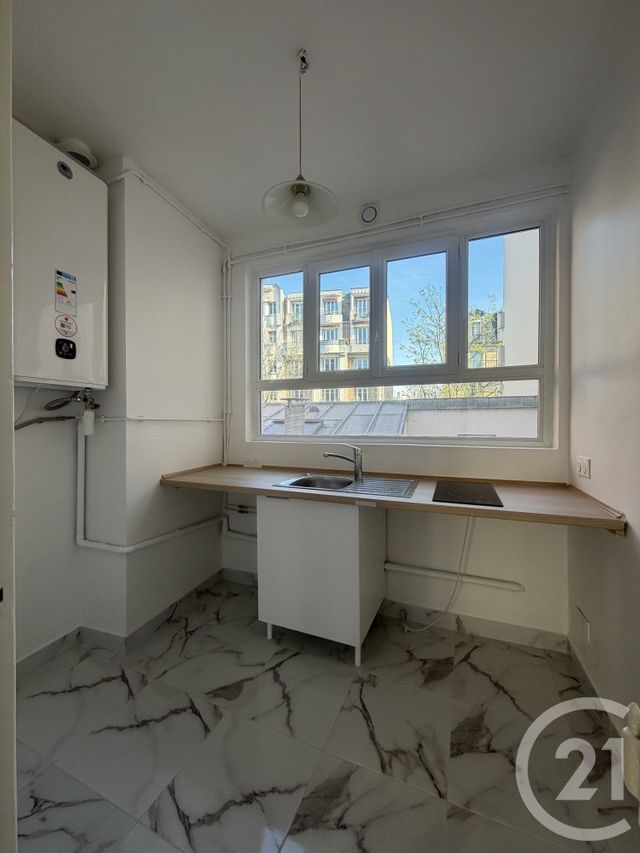 Appartement F2 à vendre - 2 pièces - 44.0 m2 - PARIS - 75018 - ILE-DE-FRANCE - Century 21 Joffrin Immobilier