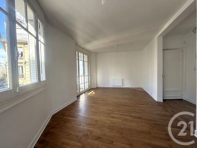 Appartement F2 à vendre - 2 pièces - 44.0 m2 - PARIS - 75018 - ILE-DE-FRANCE - Century 21 Joffrin Immobilier
