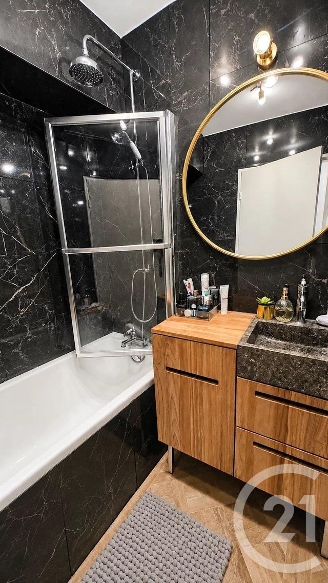 Appartement F3 à vendre - 3 pièces - 65.0 m2 - PARIS - 75018 - ILE-DE-FRANCE - Century 21 Joffrin Immobilier